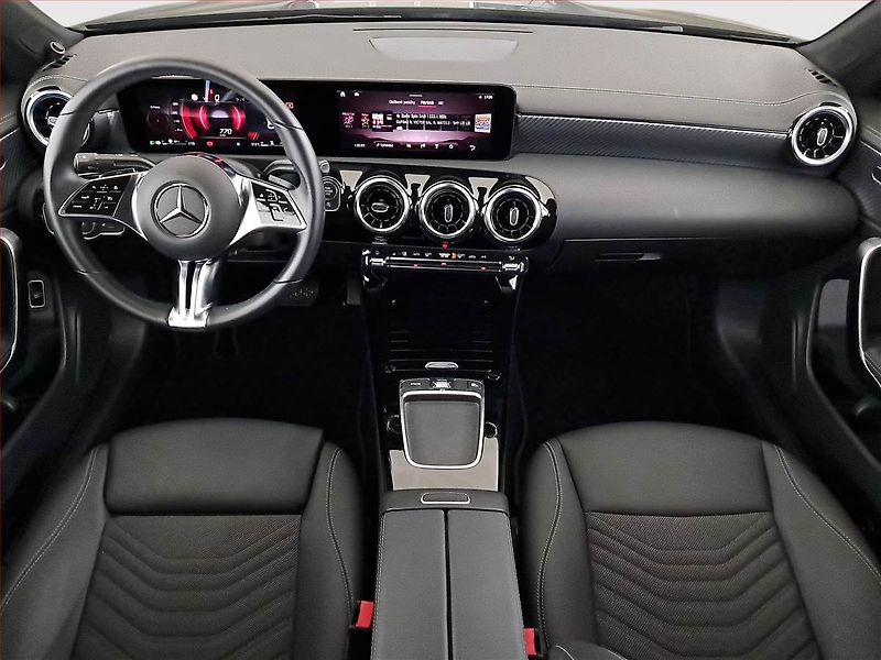 Mercedes-Benz CLA (2024) 200 d - fotka 8 z 19