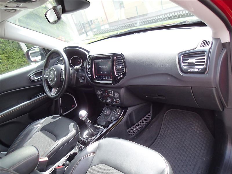 Jeep Compass 2,0 103 KW,Longitude 4WD,2.Maj - fotka 36 z 51