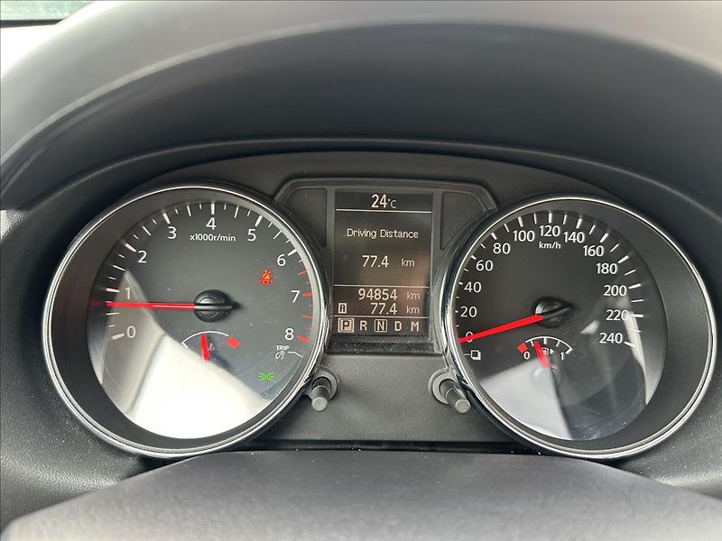 Nissan Qashqai 2,0 4x4 AUTOMAT TEKNA - fotka 15 z 37