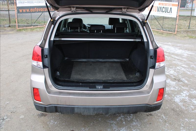 Subaru Outback 2,0 D  4 x 4, ČR, SERVISKA - fotka 13 z 29