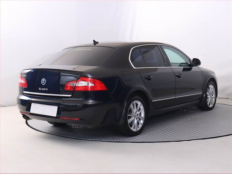 Škoda Superb (2011) 2.0 TDI, Navi, Xenony - fotka 5 z 18