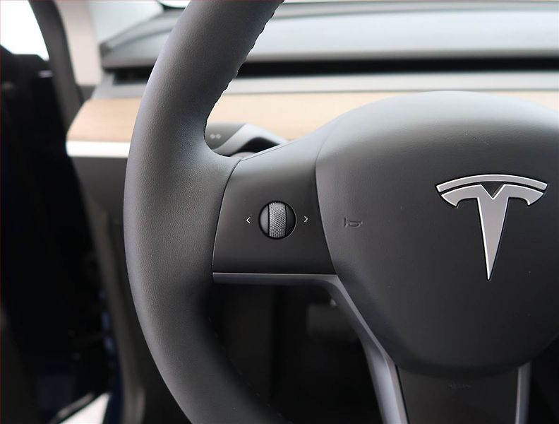 Tesla Model Y (2024) RWD LFP 60kWh, SoH 96% - fotka 15 z 33