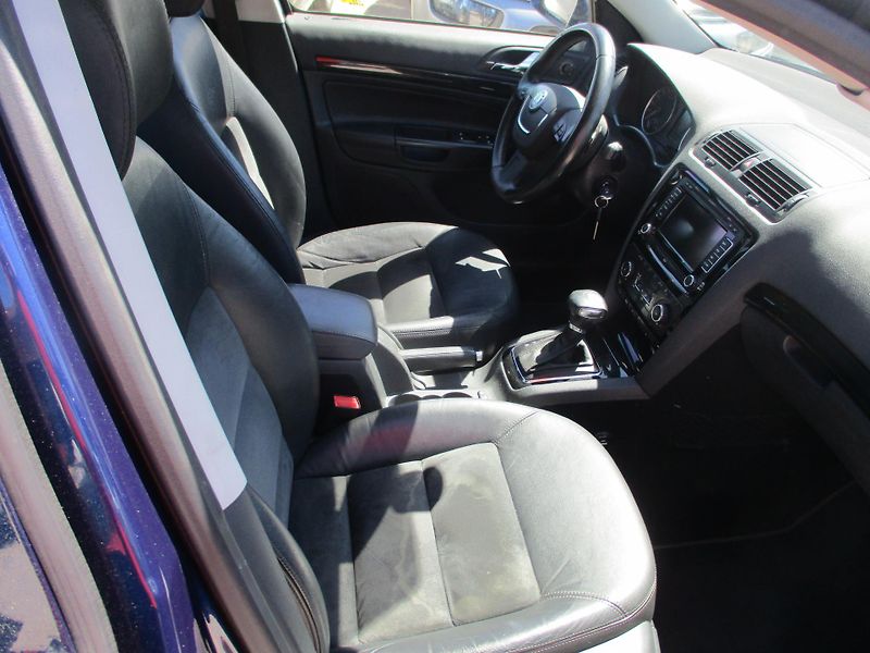 Škoda Octavia (2012) combi II 2,0TDi Laurin&Clement - fotka 5 z 10