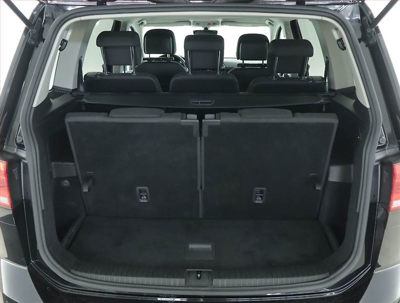 Volkswagen Touran (2021) Highline 2.0 TDI - fotka 15 z 21