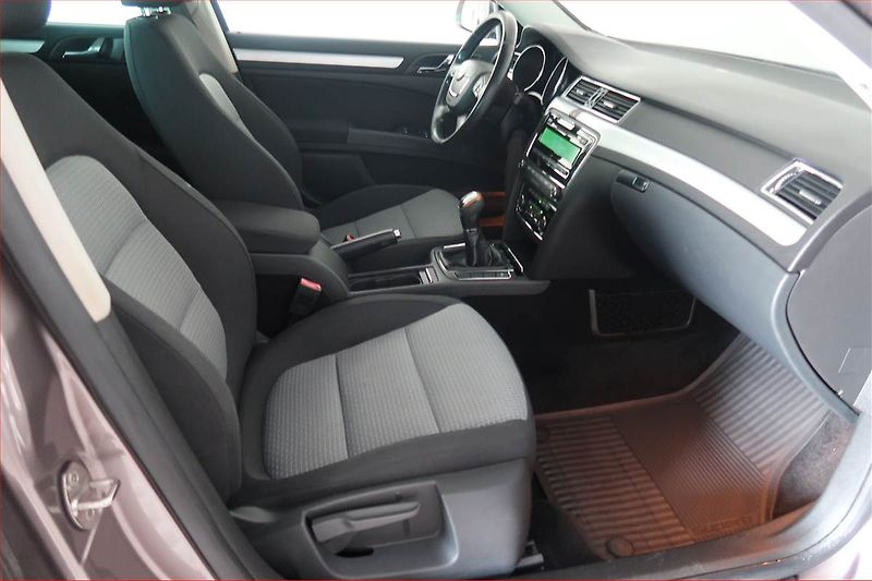 Škoda Superb (2010) 2.0 TDI, Xenony, Tempomat - fotka 9 z 16