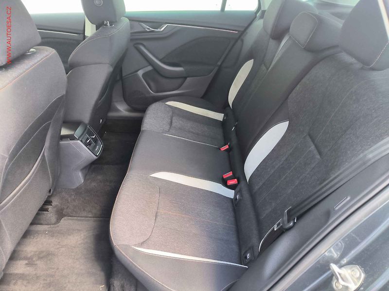 Škoda Kamiq (2021) 1.0 TSi, Style, DSG - fotka 10 z 23