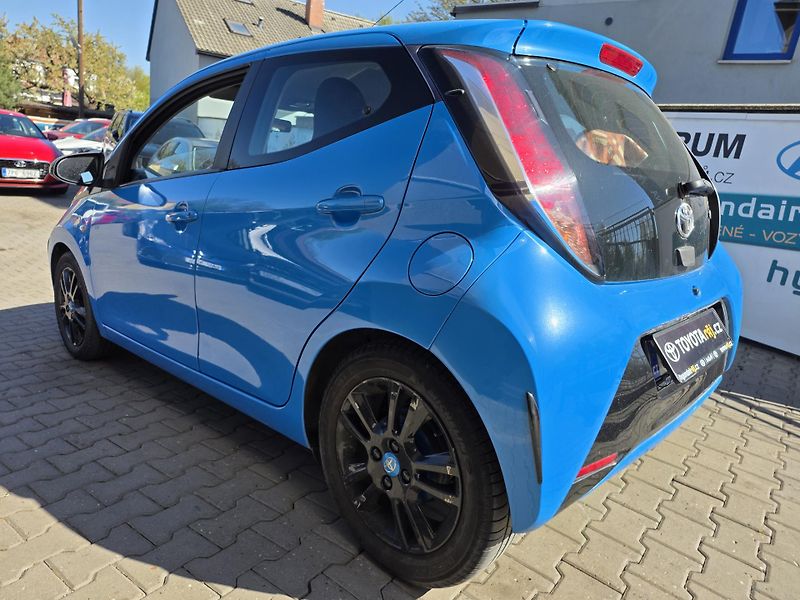 Toyota Aygo 1.0-KLIMA-ALU-POSILOVAČ - fotka 9 z 12