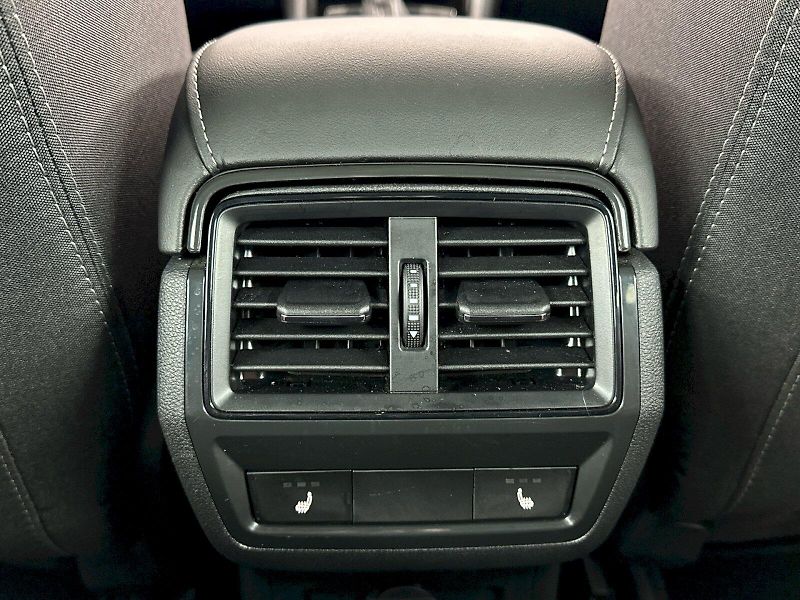 Škoda Karoq (2025) DSG 2.0TDI 110kW 4x4 SportLine - fotka 31 z 36