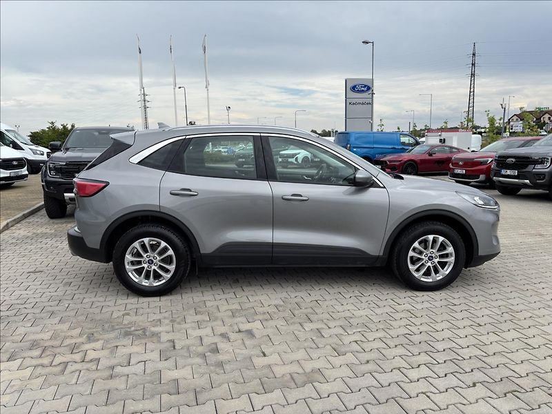 Ford Kuga 1,5 EcoBoost 110kW Titanium - fotka 6 z 39