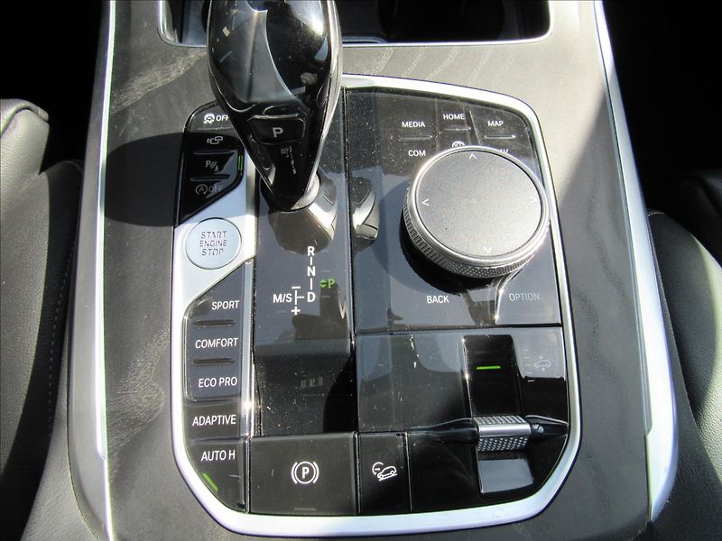 BMW X7 3,0 d xDrive30d 195 kW 7 míst - fotka 26 z 44