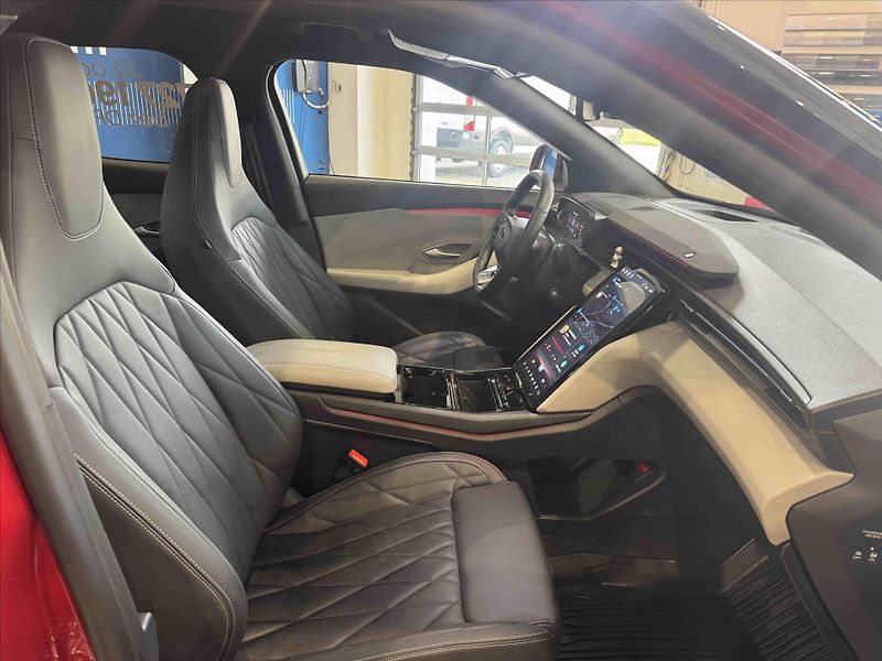 Ford Explorer PREMIUM RWD 77 kWh Prodloužený - fotka 13 z 13