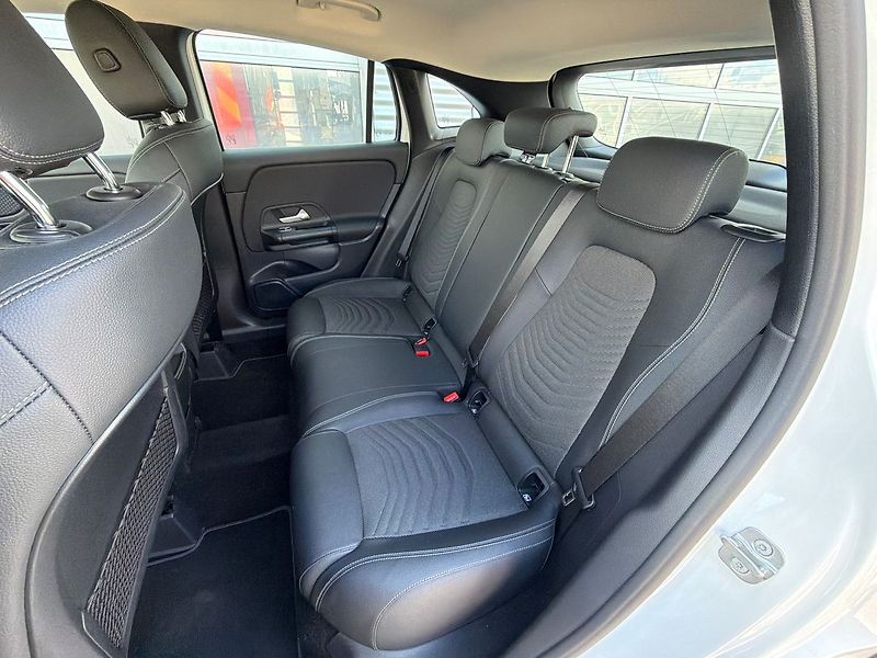 Mercedes-Benz GLA 220 4 MATIC - fotka 14 z 31