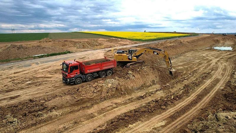 Snímky z výstavby dálnice D35 Džbánov - Litomyšl, duben 2025