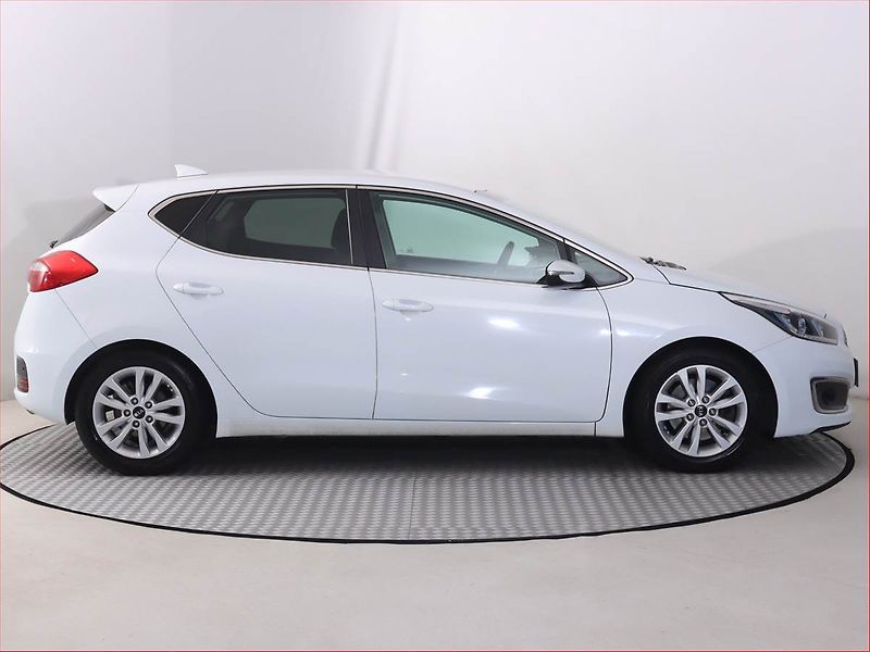 Kia Ceed (2018) 1.4 MPI, Serv.kniha, Navi - fotka 6 z 19
