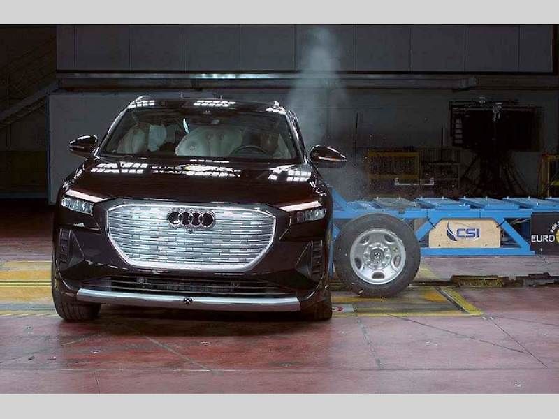 Lynk & Co 01 při crashtestu EuroNCAP