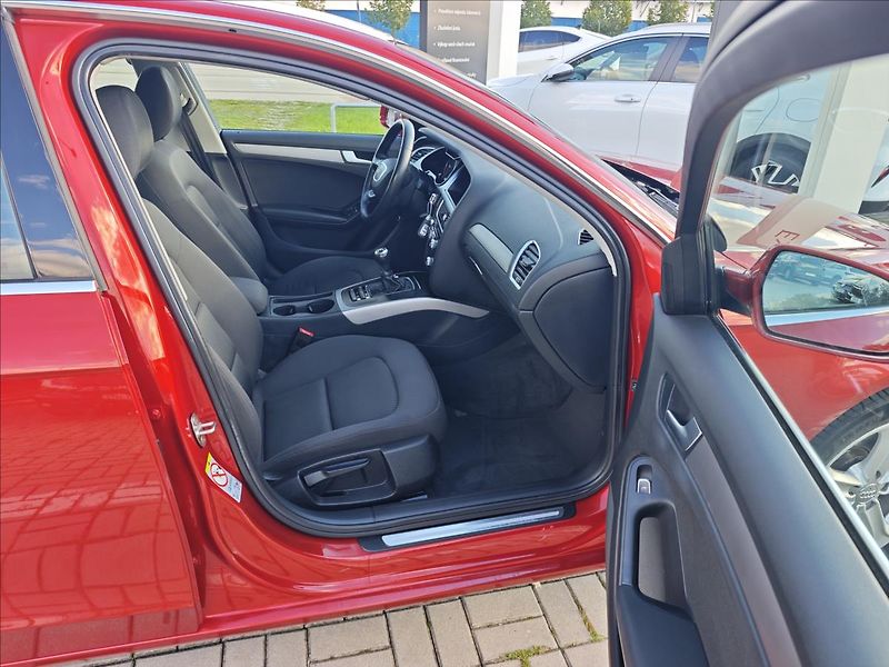 Audi A4 1,8 TFSI 125kW  Edition - fotka 14 z 21