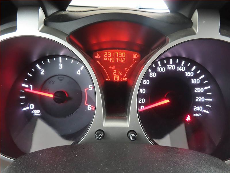 Nissan Juke (2011) 1.5 dCi, Navi, Tempomat - fotka 11 z 16