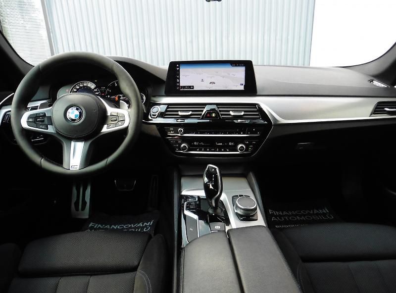 BMW Řada 5 520d xDrive M-Paket Navi - fotka 10 z 14