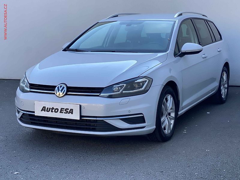 Volkswagen Golf (2019) 1.6TDi, Navi, LED - fotka 3 z 18