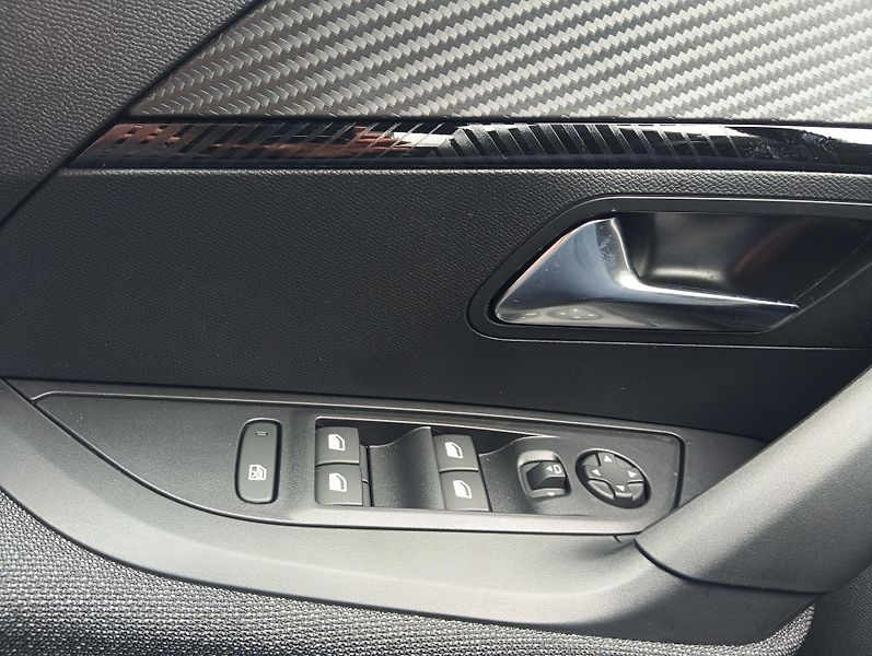 Peugeot 2008 (2026) BUSINESS Hybrid 110 e-DCS6 - fotka 15 z 18