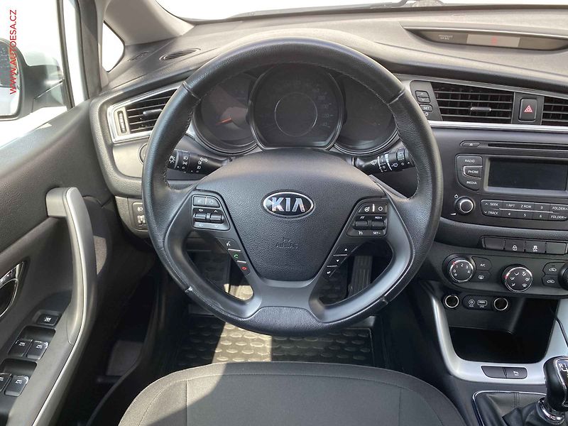 Kia Ceed (2016) 1.4 CVVT, ČR, servis.kniha - fotka 11 z 16