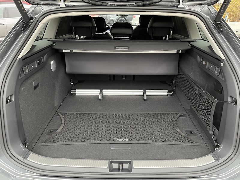 Volkswagen Passat 2.0TSI 150kW ELEGANCE - fotka 25 z 27