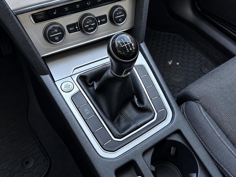 Volkswagen Passat 2,0 TDI 110kW Comfortline Navi - fotka 28 z 41