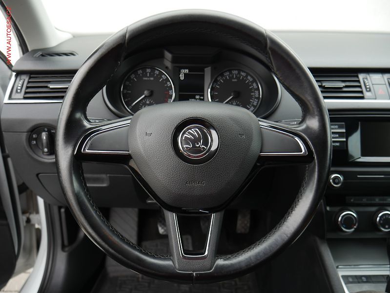 Škoda Octavia (2016) 1.6 TDi, 2.maj,ČR, AC - fotka 15 z 15