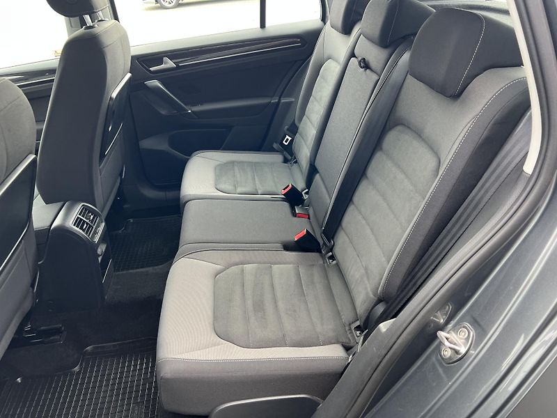 Volkswagen Golf Sportsvan (2018) 1,6TDi 85kW HIGHLINE - tažné - fotka 25 z 39
