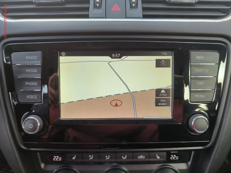 Škoda Octavia (2015) 1.6 TDi, ČR, Style, DSG - fotka 13 z 21
