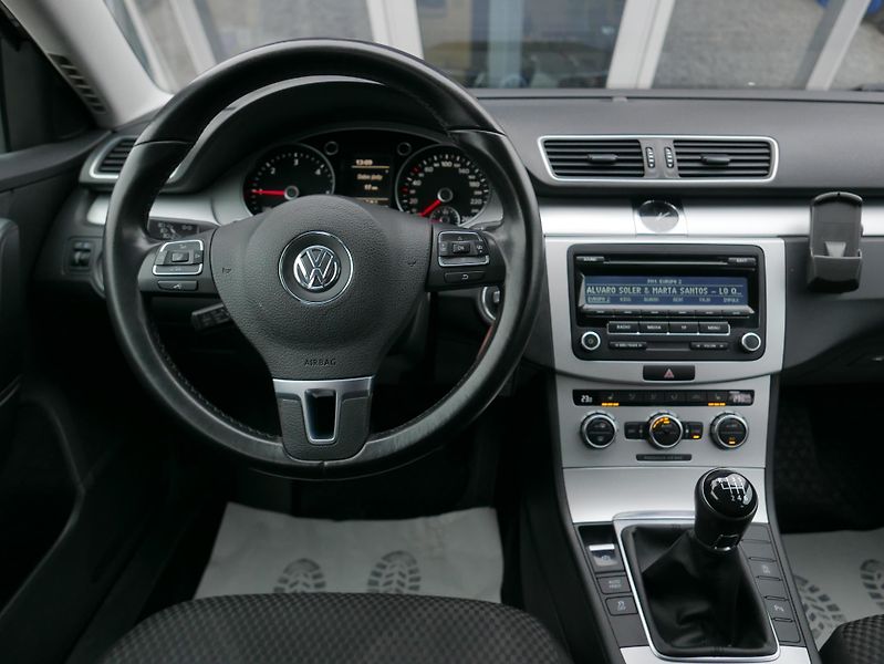 Volkswagen Passat 1,6 TDI 77kW Kombi - fotka 24 z 38