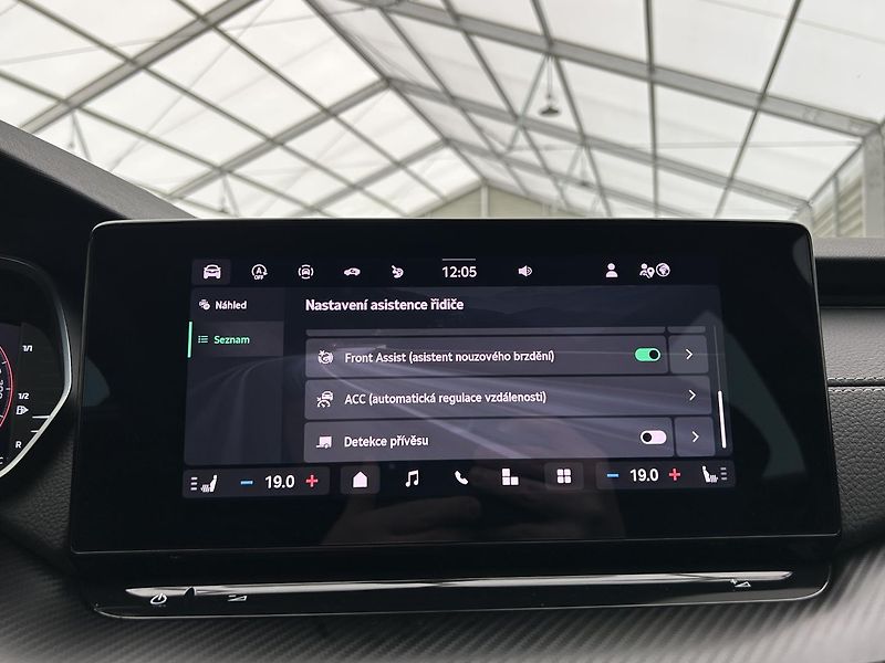 Škoda Octavia 2.0 TDI SportLine - fotka 14 z 32