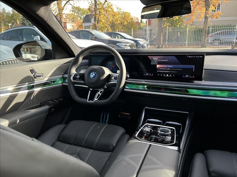 BMW Řada 7 750e Msport Pro xDrive - fotka 12 z 43