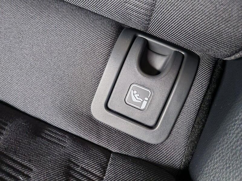 Toyota Yaris 1.5 Hybrid e-CVT Style - fotka 15 z 30