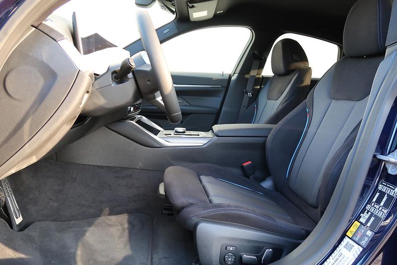 BMW i4 xDrive40 Gran Coupe - fotka 2 z 6