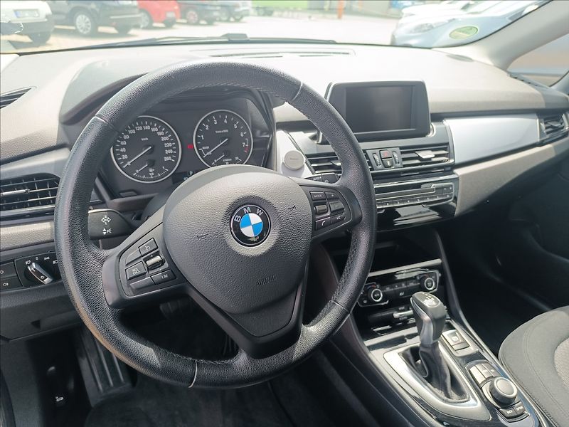 BMW Řada 2 1,5 218i Automat Active tourer - fotka 12 z 22
