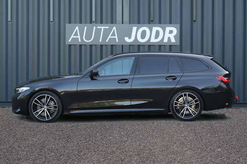BMW Řada 3 330d xDrive, Tažné, Kamera - fotka 2 z 37