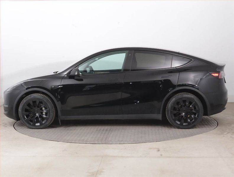 Tesla Model Y (2022) Long Range AWD 79kWh, SoH 93% - fotka 3 z 21