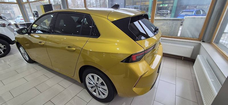 Opel Astra Edition HB 1.2 TURBO (96kW/130 - fotka 3 z 32