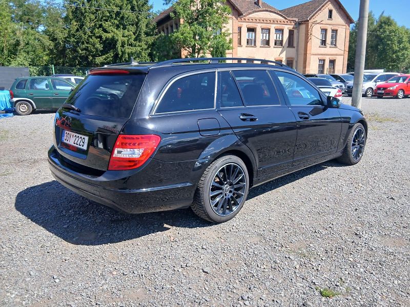 Mercedes-Benz Třídy C 180 CDI, AMG optik, Facelift - fotka 12 z 39
