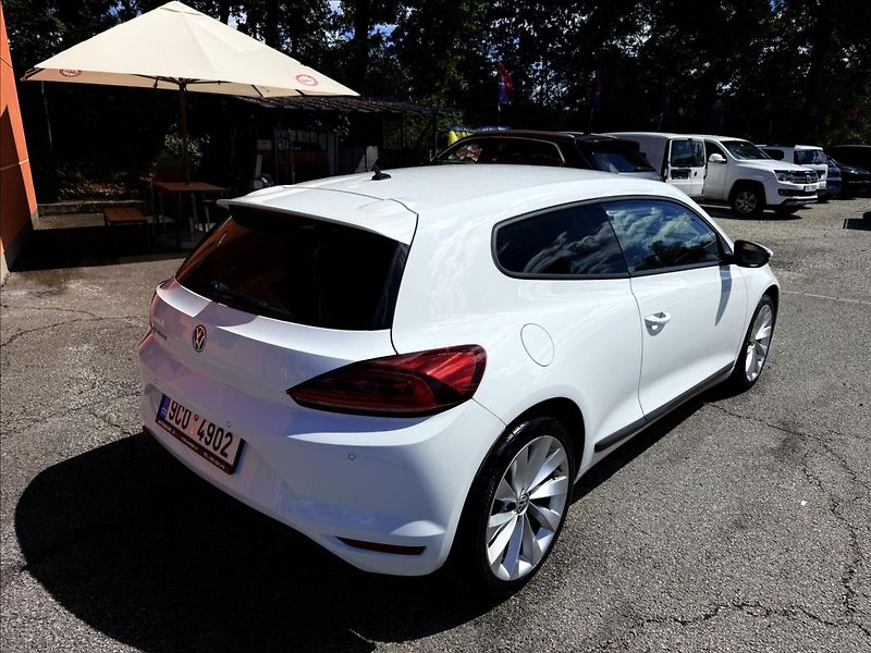 Volkswagen Scirocco 2,0 TSi DSG - fotka 5 z 24