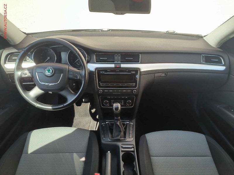 Škoda Superb (2010) 1.6 TDi, Xenon, AC - fotka 8 z 18