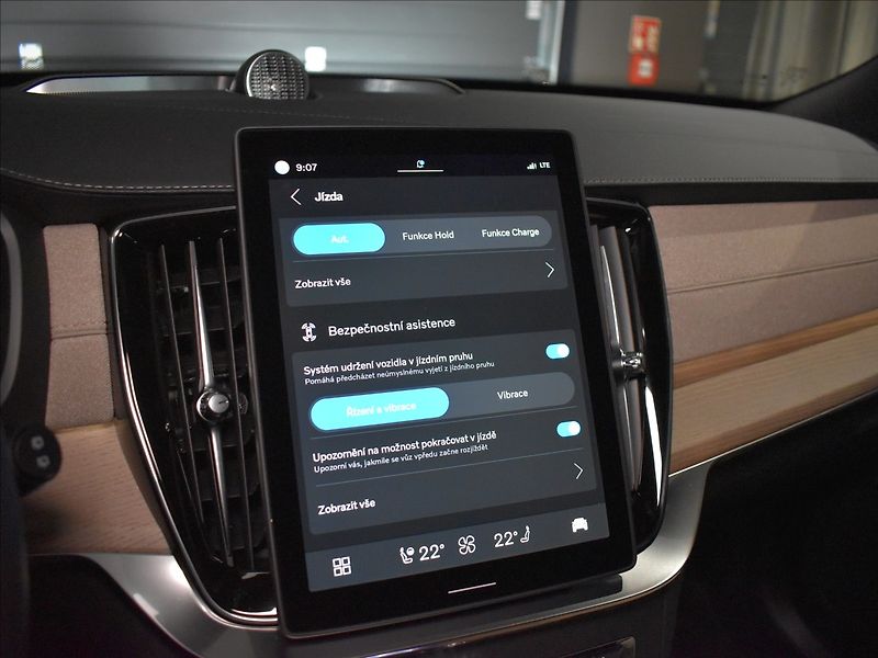 Volvo XC90 2,0 T8 AWD Ultra B&W,Ventilace - fotka 24 z 30