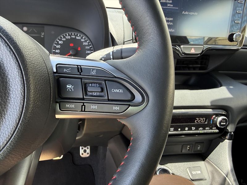 Toyota GR Yaris 1,6 GR Dynamic + Sport 4x4 - fotka 12 z 20