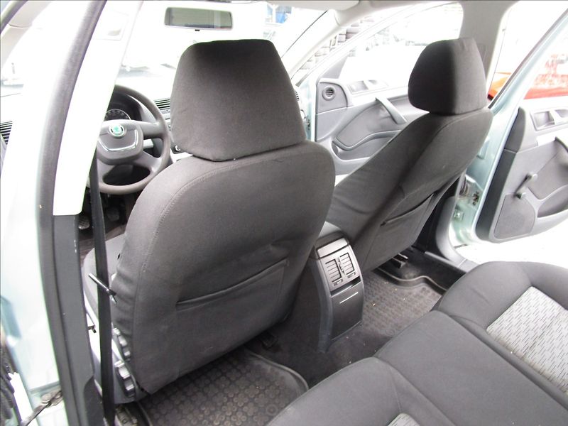 Škoda Octavia Combi 1.9TDi Ambiente, Klima - fotka 24 z 41