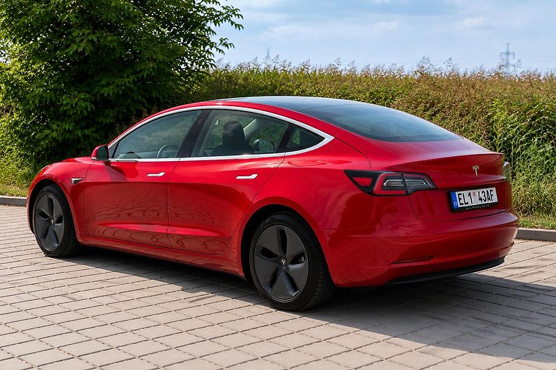 Tesla Model 3 (2020) LR AWD | DPH | 1. maj. ČR - fotka 2 z 19