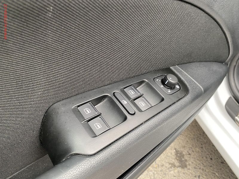 Škoda Superb (2015) 2.0 TDi, Ambition, DSG, navi - fotka 13 z 19