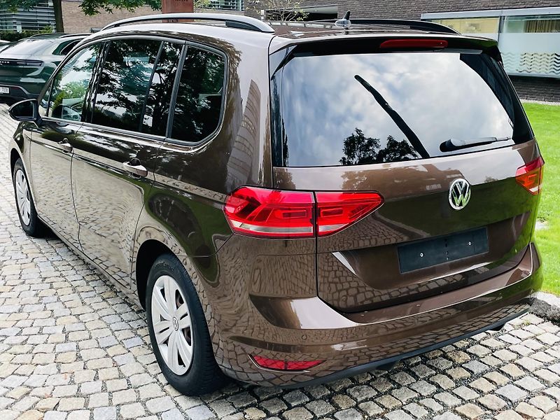 Volkswagen Touran 1.2TSI MANUÁL 7MÍST SERVISKA - fotka 17 z 42