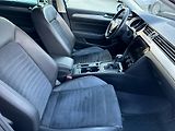 Volkswagen Passat 2,0 TDi 140kW HIGHLINE R-LINE - náhled 13