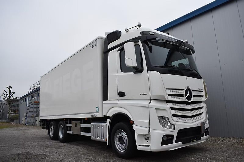 Mercedes-Benz Actros 2548 6x2 prachotěsná skříň - fotografie inzerátu